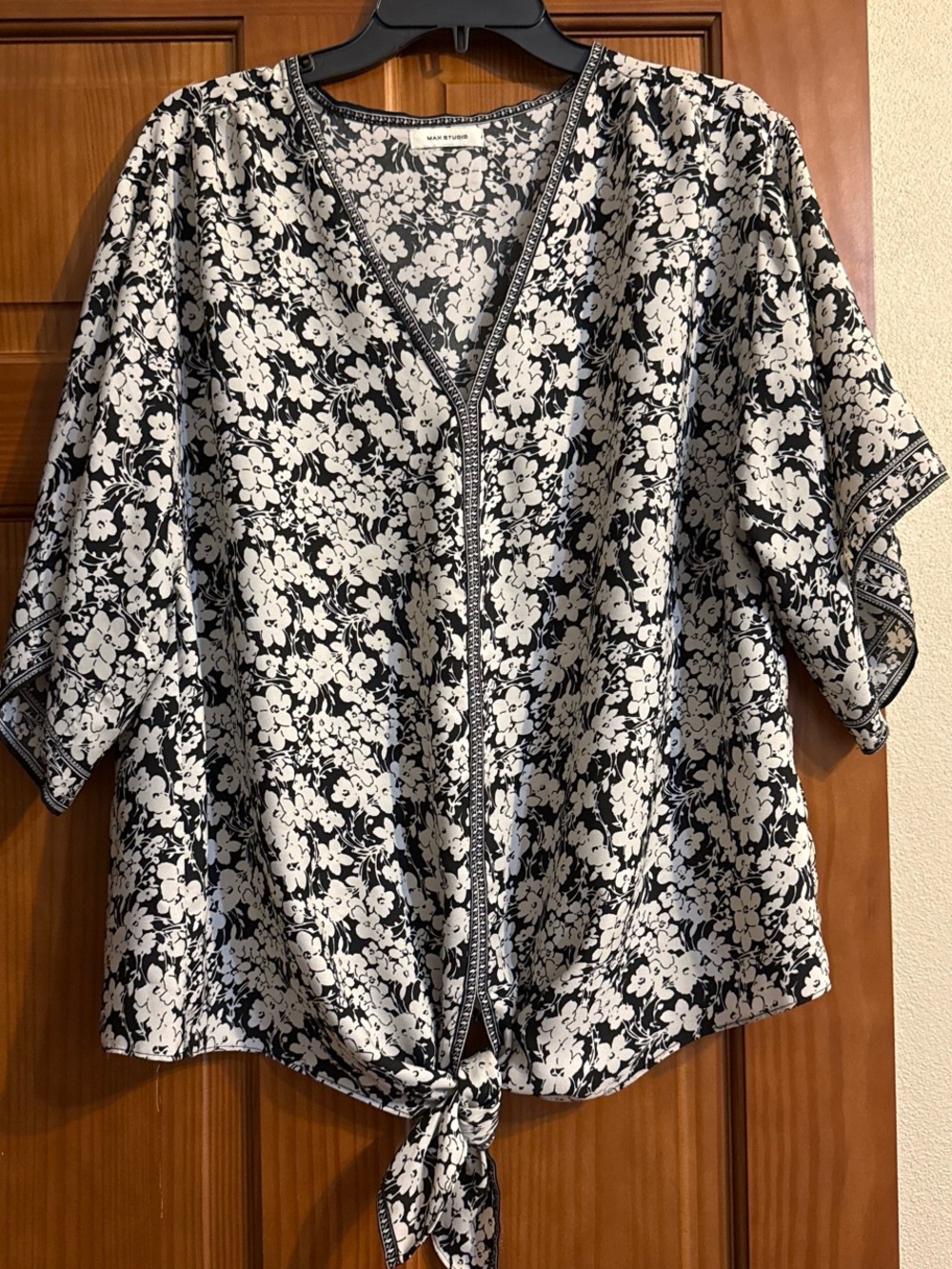 Black & White Floral Tie-Front Women's Top